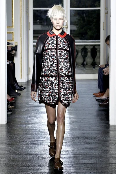 Look 4